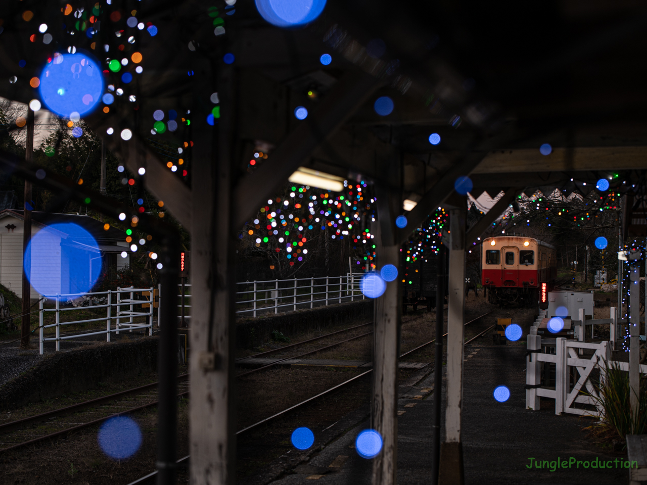 ファンタジーな雰囲気の里見駅